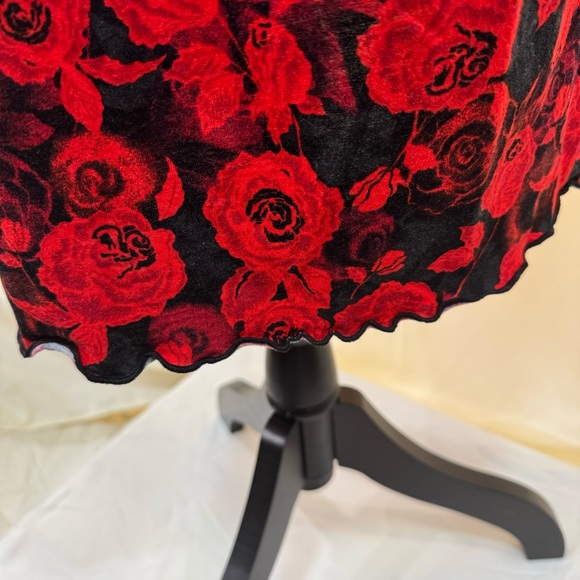 Roses are red knee length nightgown - Picture 6 of 8